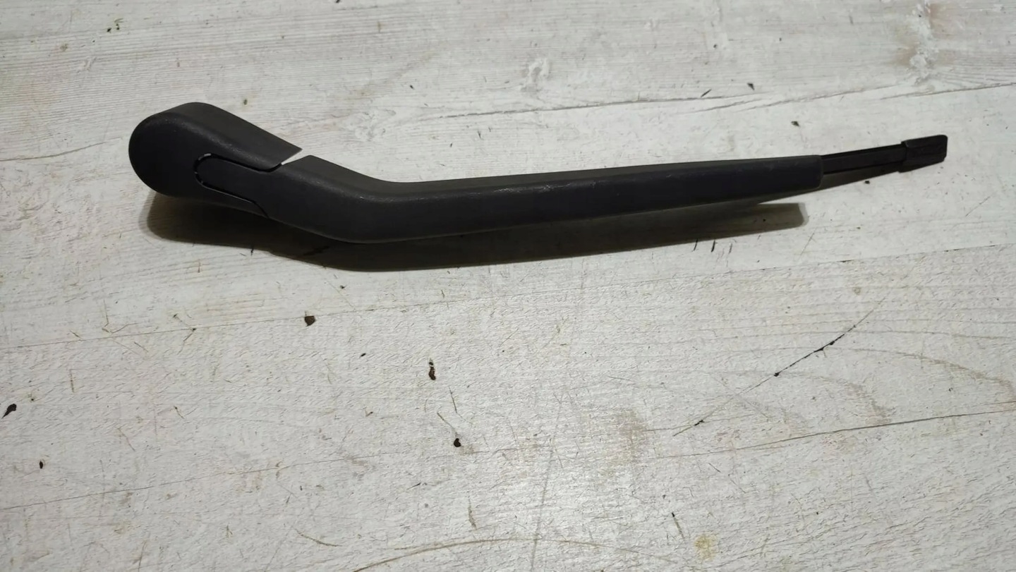 Volvo V40 II 2018r wiper arm windows rear part
