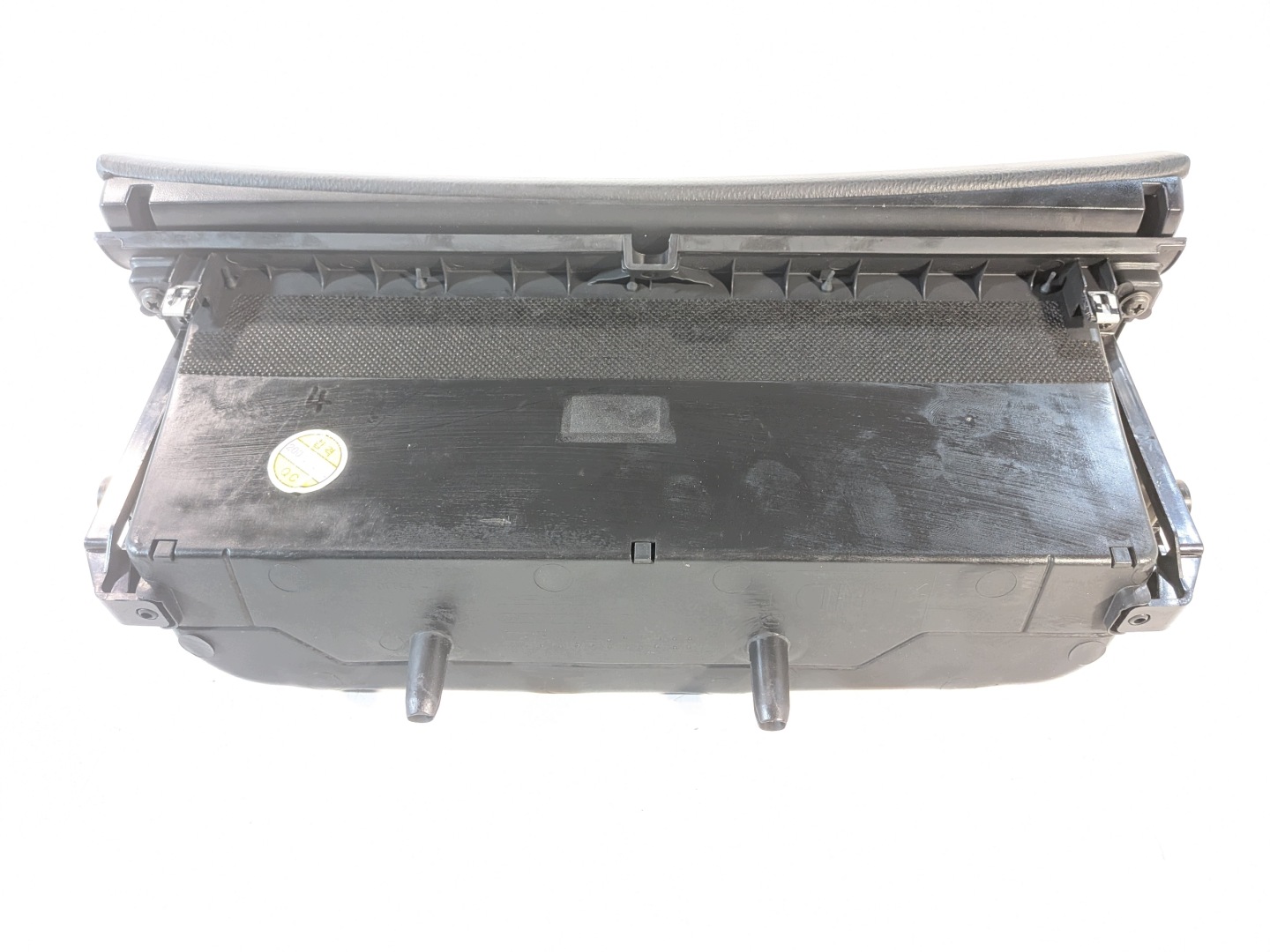 plato passenger compartment OE 4D84735110 Kia Carnival 06-15