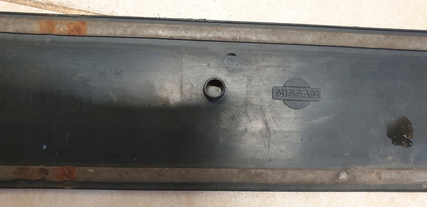 moulding door right front NISSAN PRIMERA P11 OE