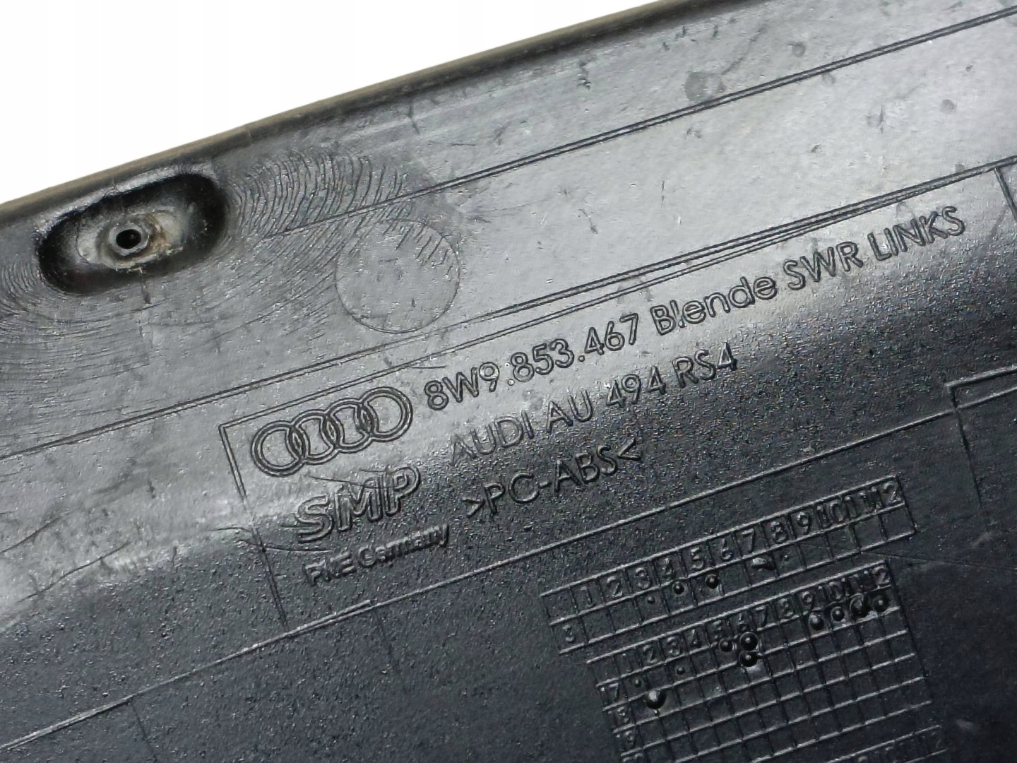 mřížka díl karosérie Audi RS4 B9 8W9853467