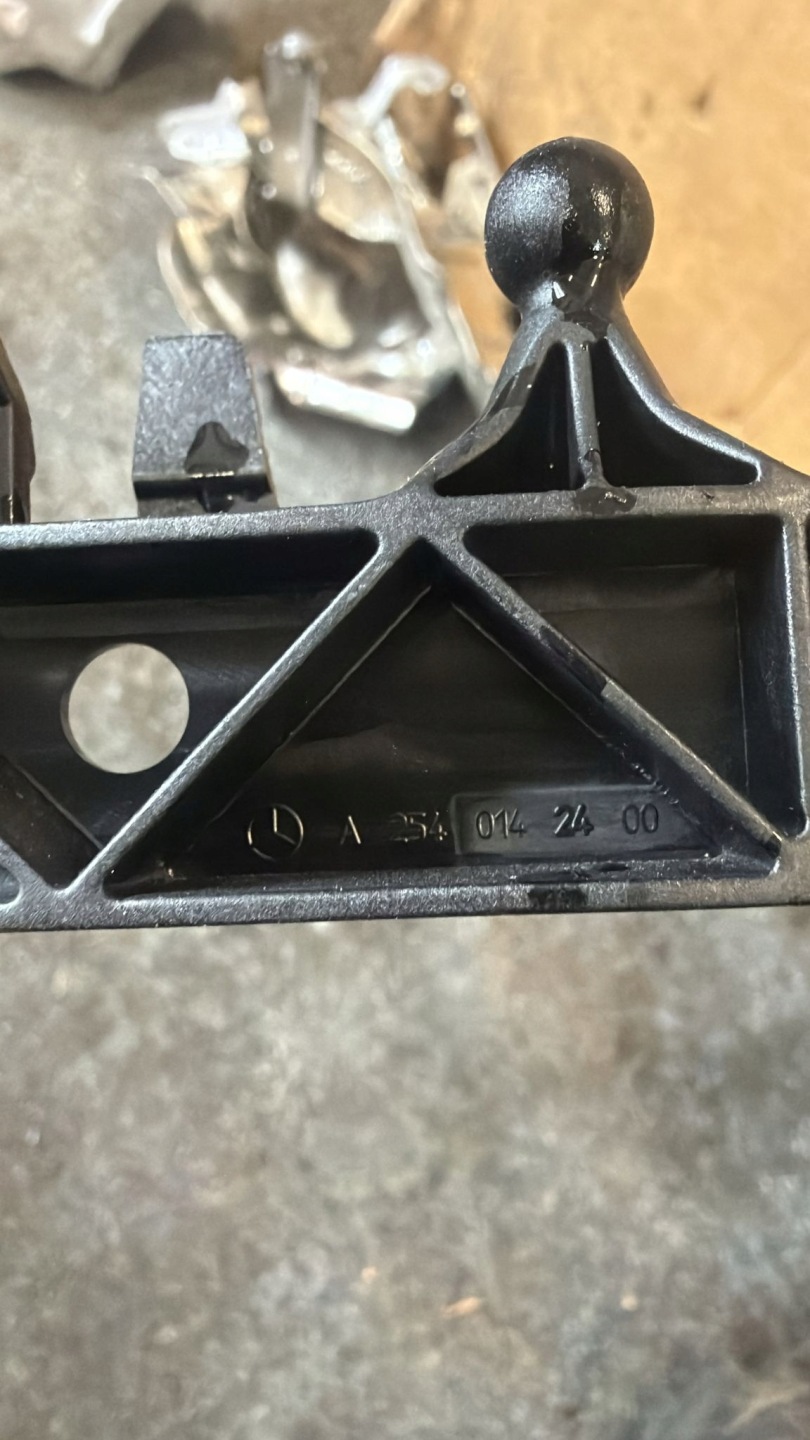 3130. bracket TLUMIKA HALASU MERCEDES A2540142400