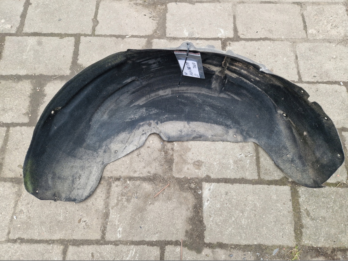 AUDI Q7 4L mudguard left rear part rear. 4L00810171