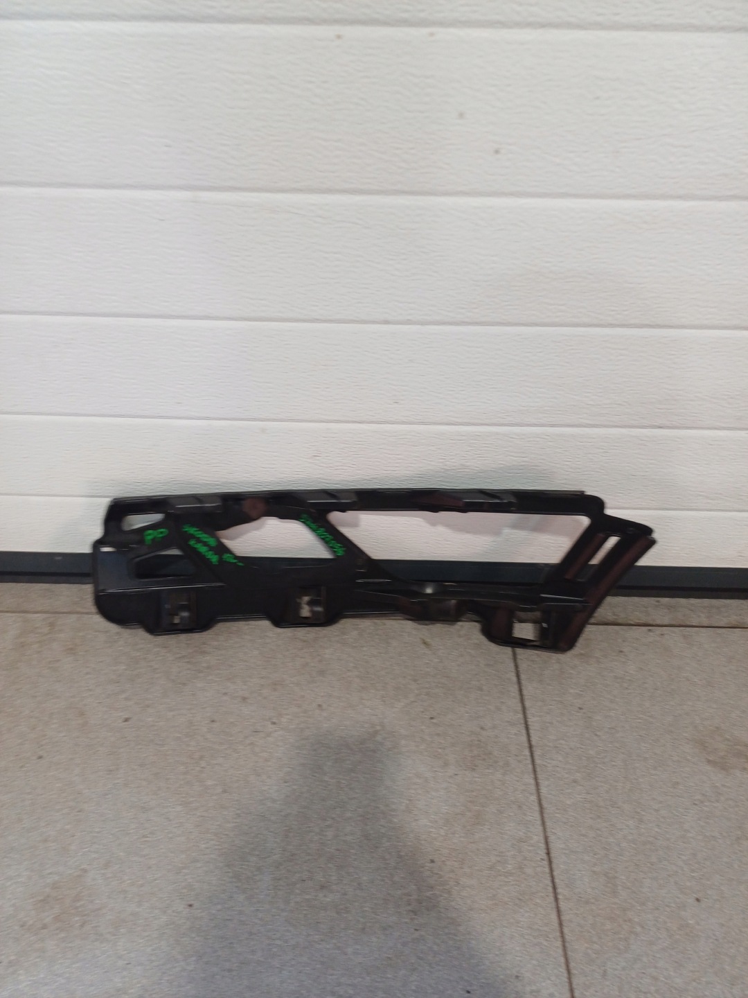 support holder of a bumper right front SKODA KAROQ 17R- 57A807056