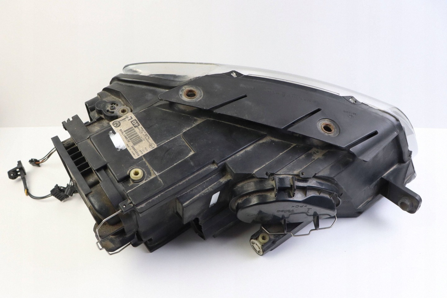 VW PASSAT B6 light front left front BI-XENON SKRETNA EUROPA 3C0941751G