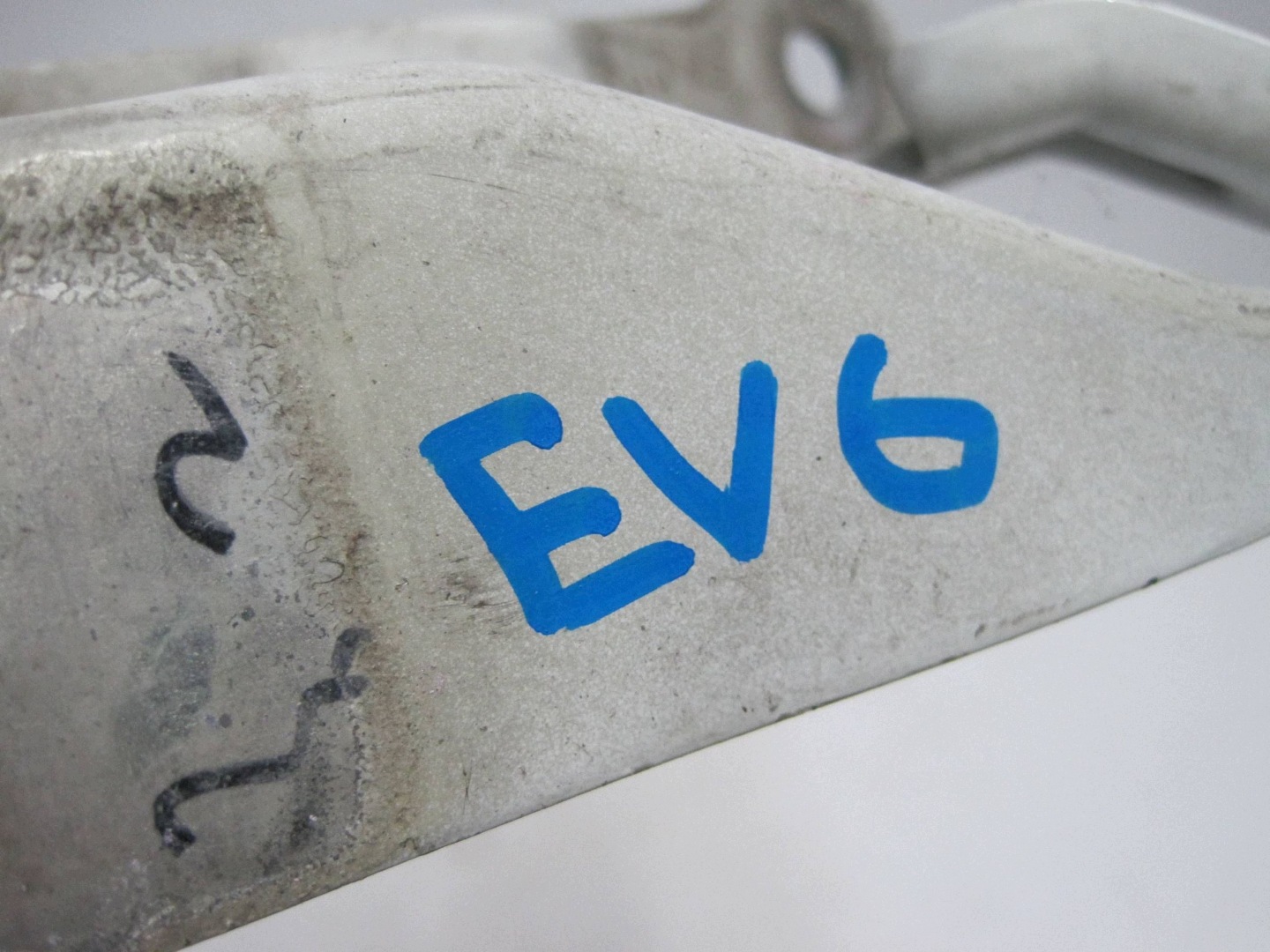 hinge bonnets right KIA EV6