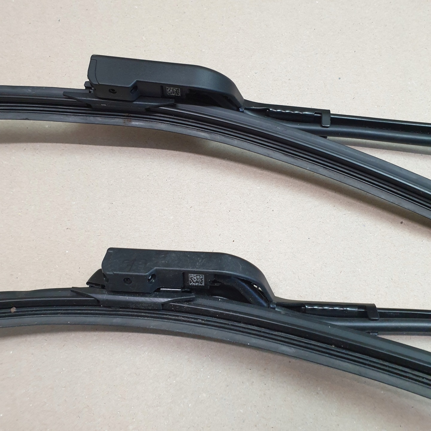 arm PIORO of a wiper washer left right front VOLVO XC40 OE UK