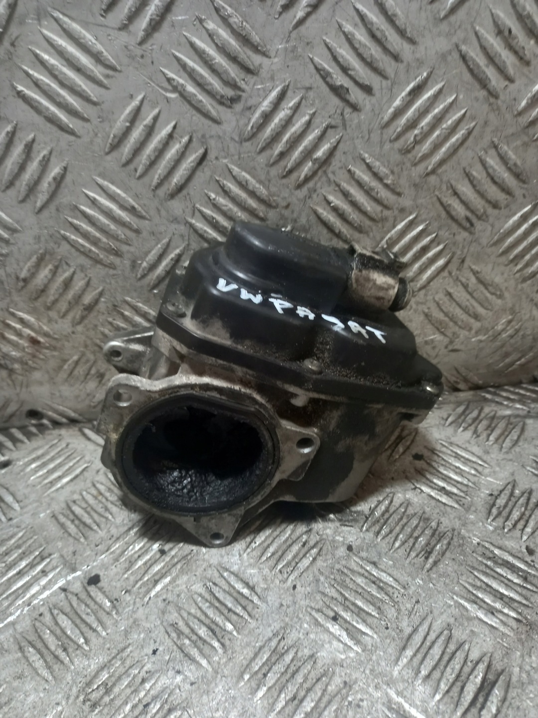 EGR valve VOLKSWAGEN PASSAT B6 VASV29007935