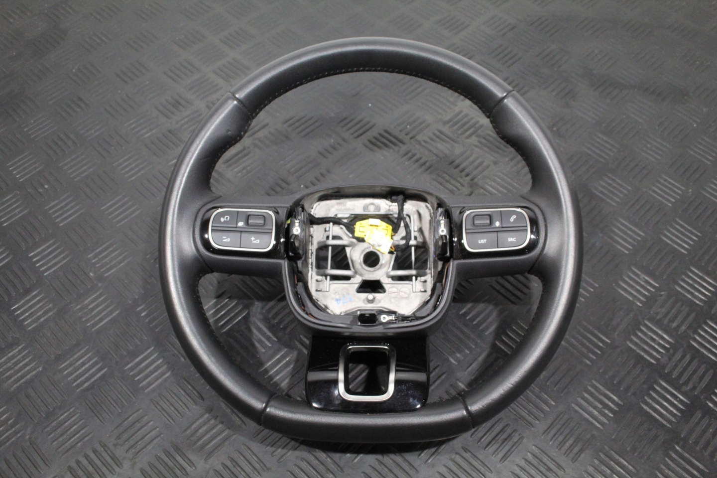 VOLANT MULTIFUNKCJA BERLINGO IV 4