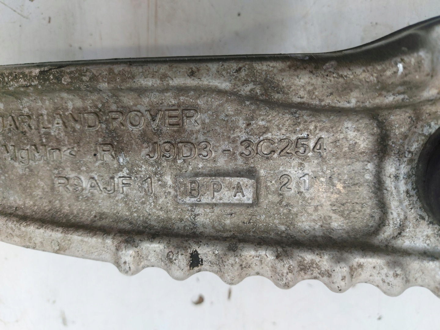 Range Rover VELAR L560 2.0d 2021r arm right front front oryg lower