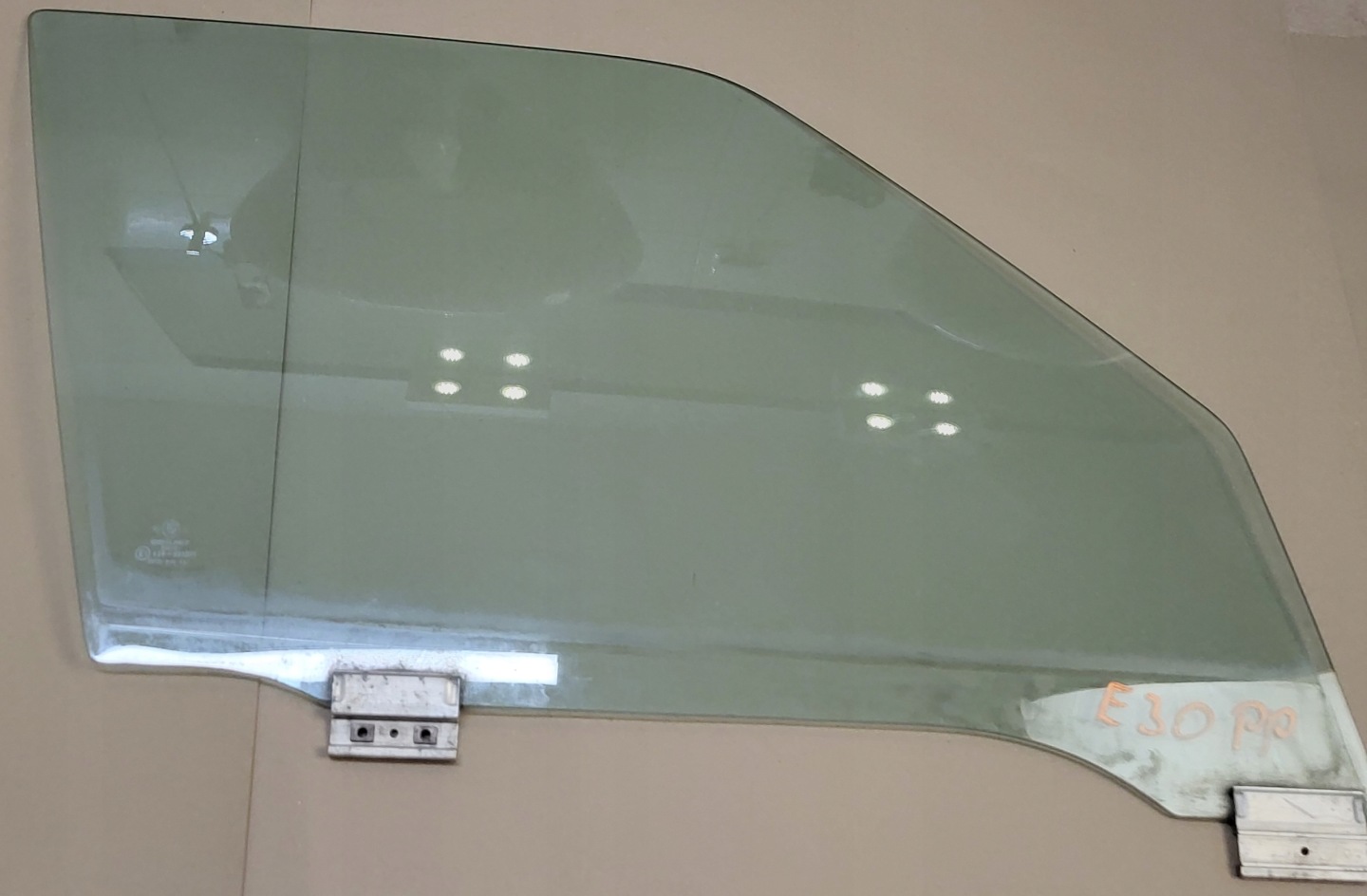 window Z door PRAWYCH PRZEDNICH BMW 3 E30 4D originál