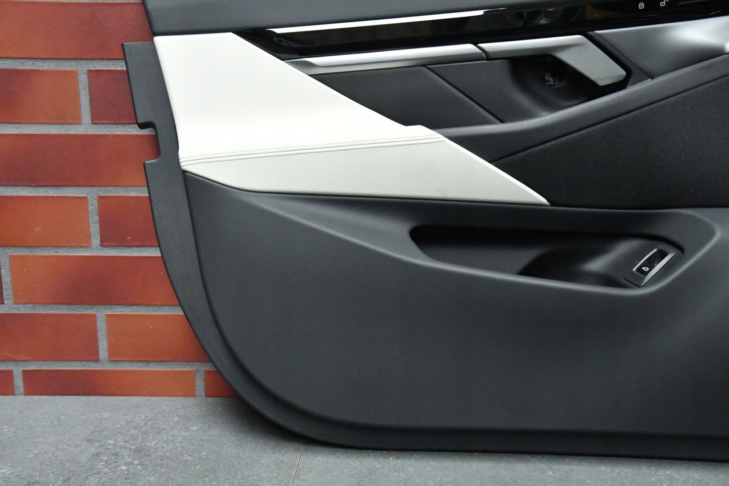 upholstery door left front side door BMW 5 G60 G61