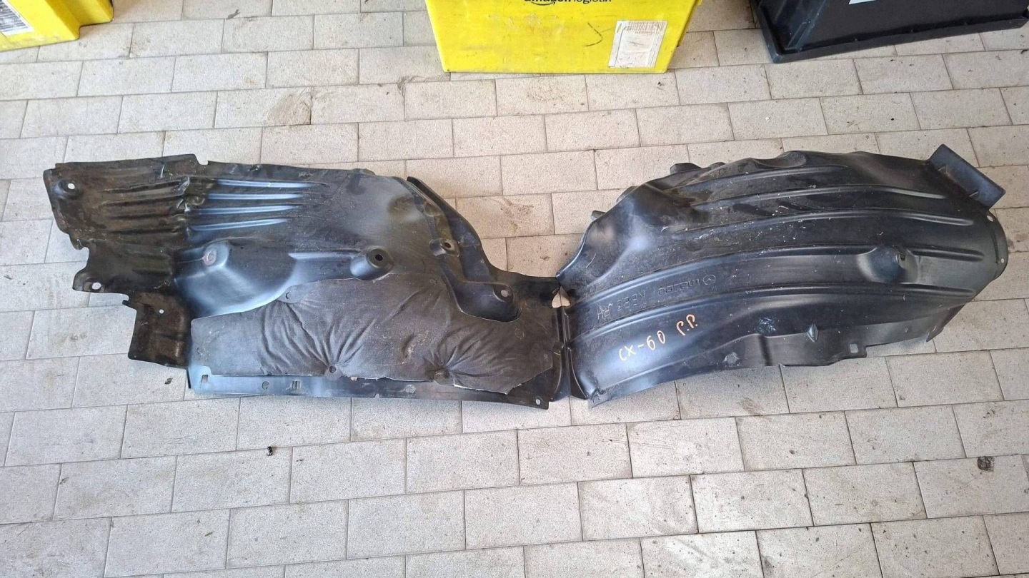 mudguard front front side left Mazda CX-60 damaged / wgniecione