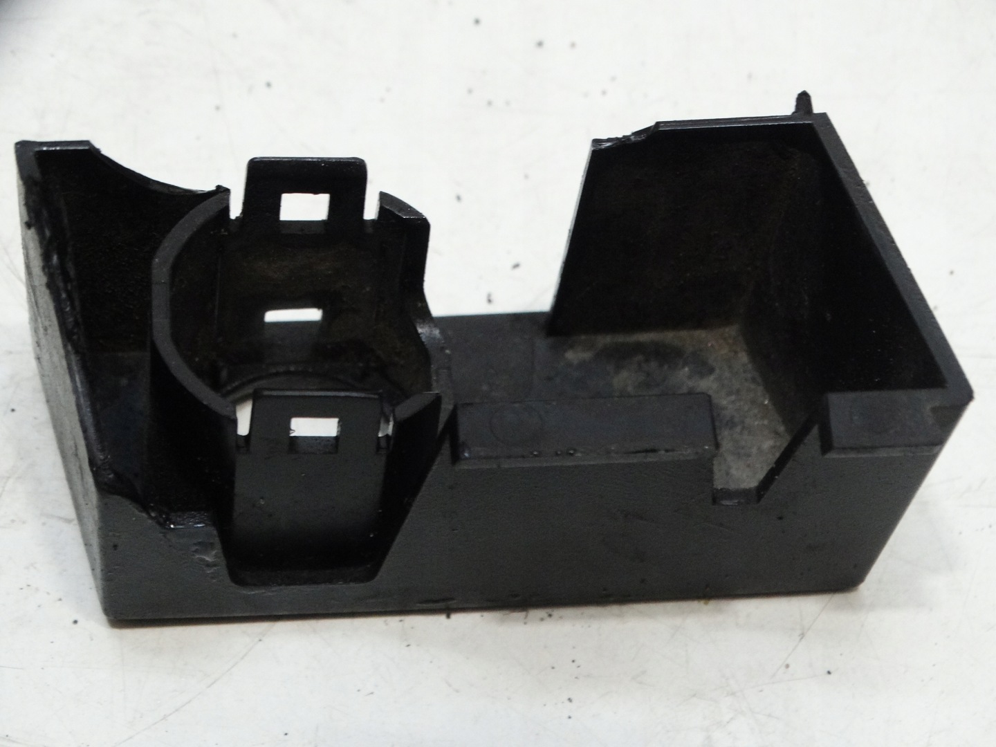 bracket KOSZYK of the sensor PDC left RENAULT SCENIC III 2.0 DCI 284520031R