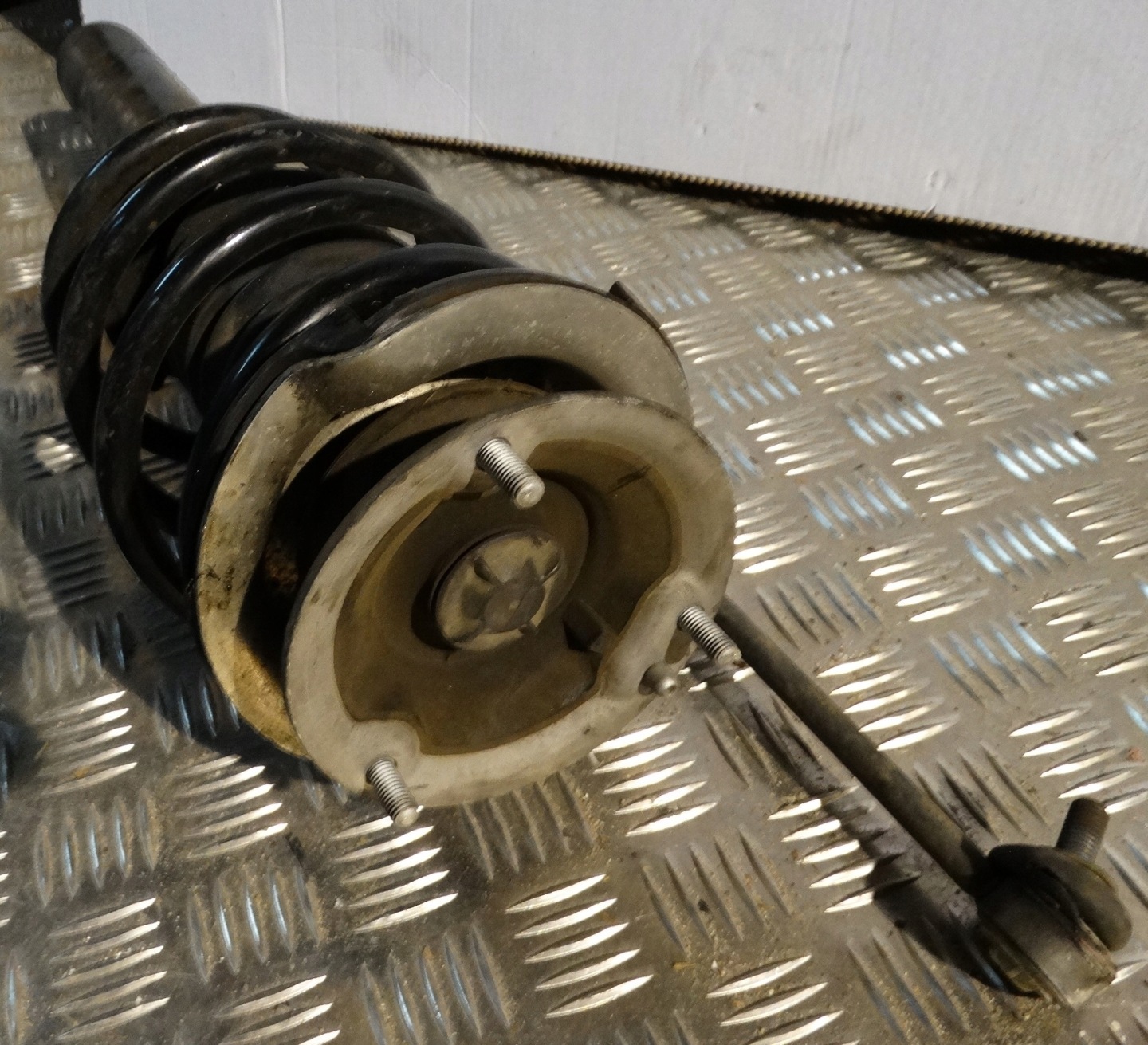 IDEAL shock absorber front left BMW E60 E61 Xd Xi 1 9