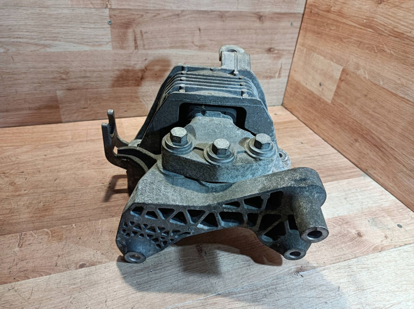 engine mount Opel Astra J 13347455