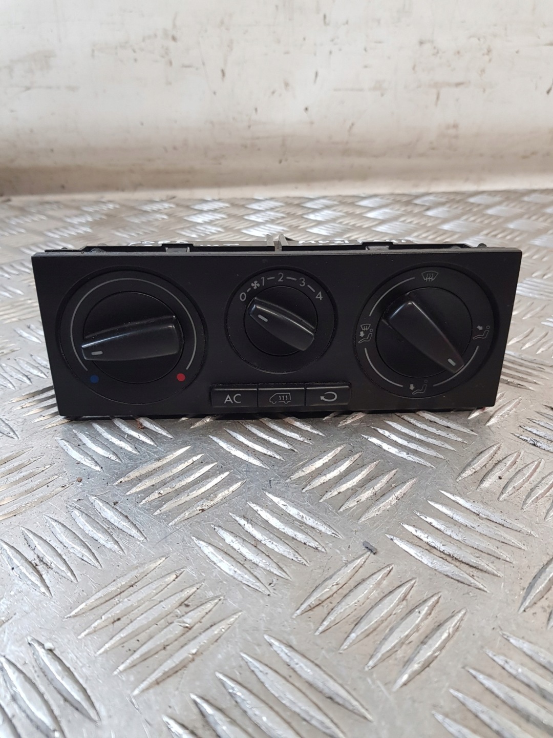 PANEL Bouches buses 7M3907049C FORD GALAXY et 00R