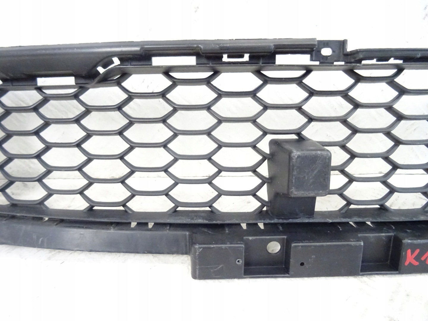 grid of a bumper front front central MG ZS LIFT P10628332