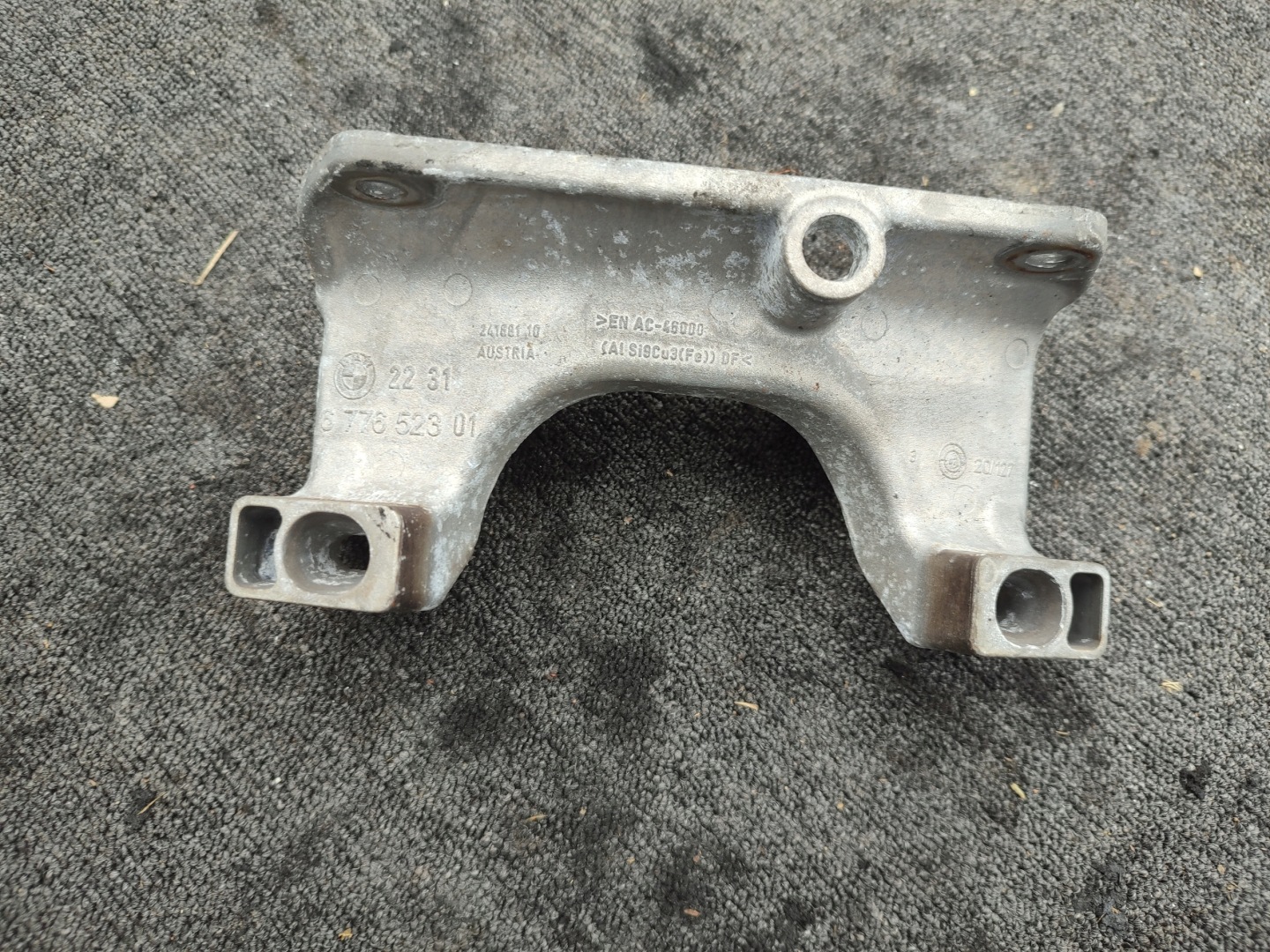 Stütze Halter Getriebe getriebe BMW E60 E61 E63 E64 6776523