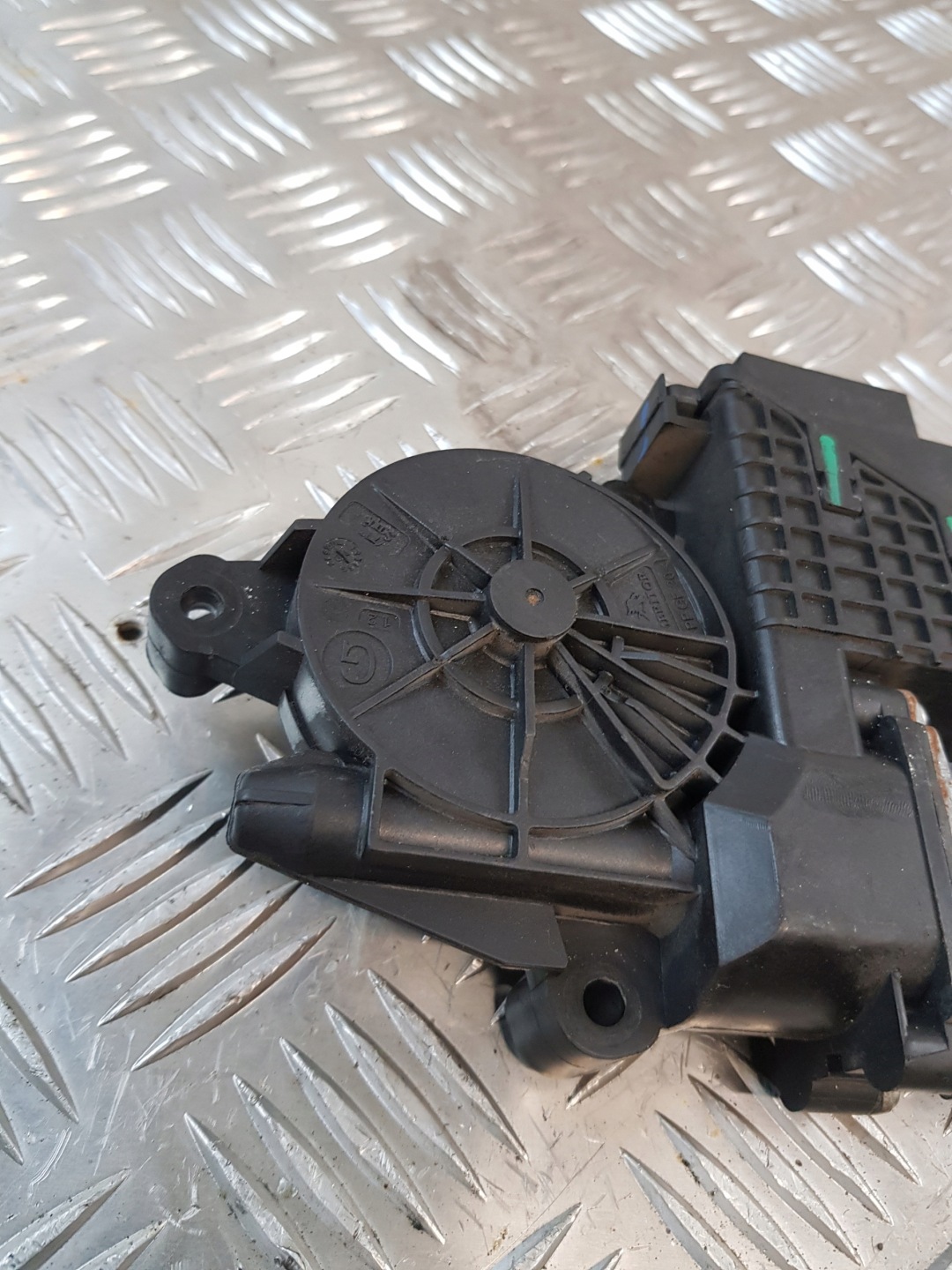 mini motor windows left rear part VW POLO 9N 6Y0959811 EU