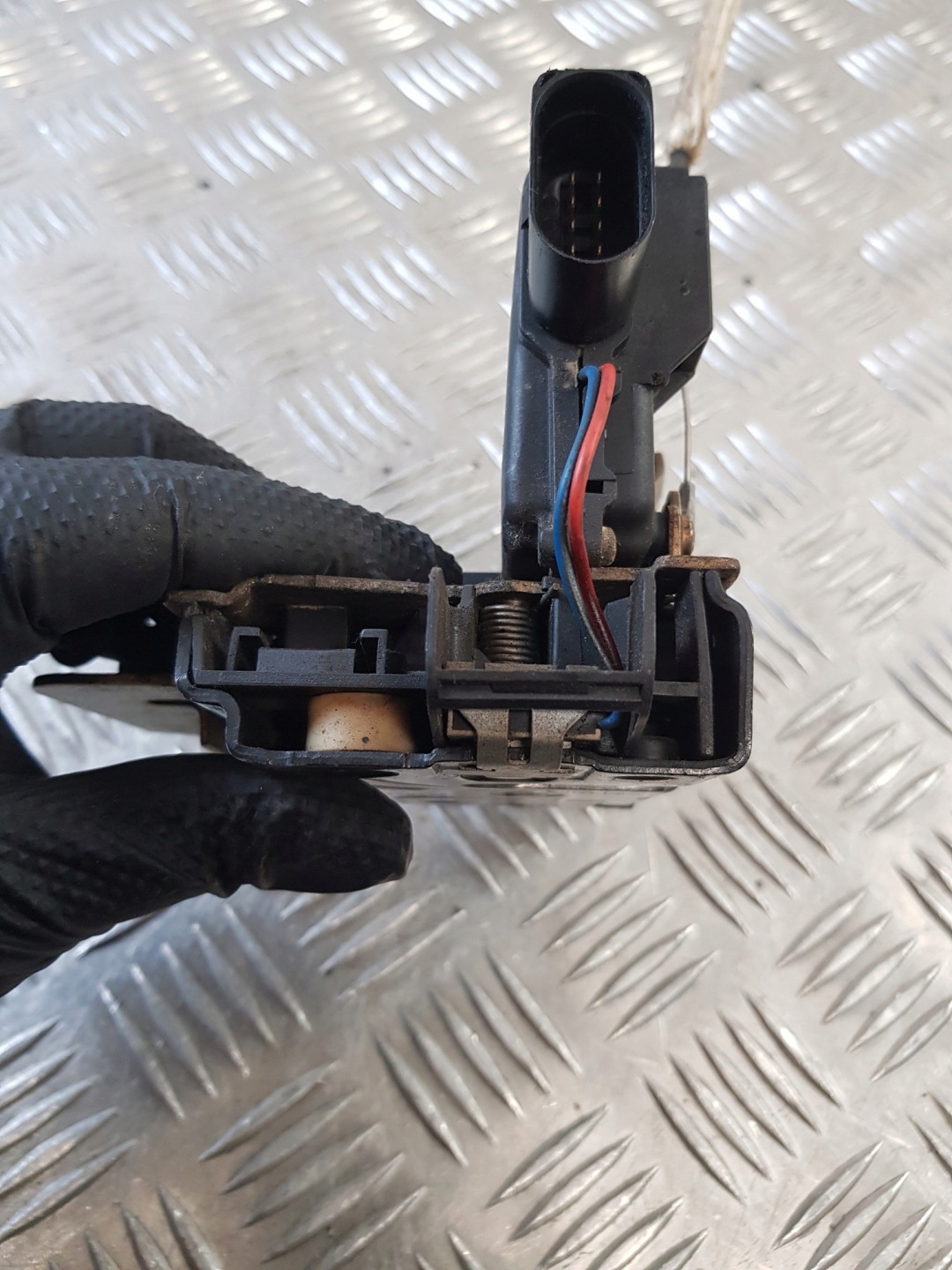 lock door right front AUDI A6 C5 sedan 9PIN 02R