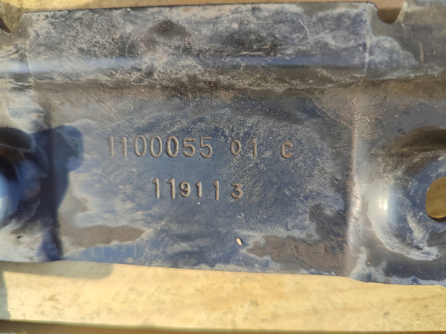 Stütze Halter Blende Abdeckung AKUMULATORA TESLA 3 110005501C