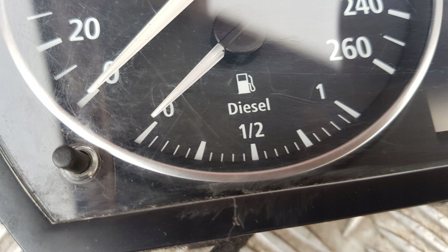BMW E90 E91 2.0D dials clock 1025350