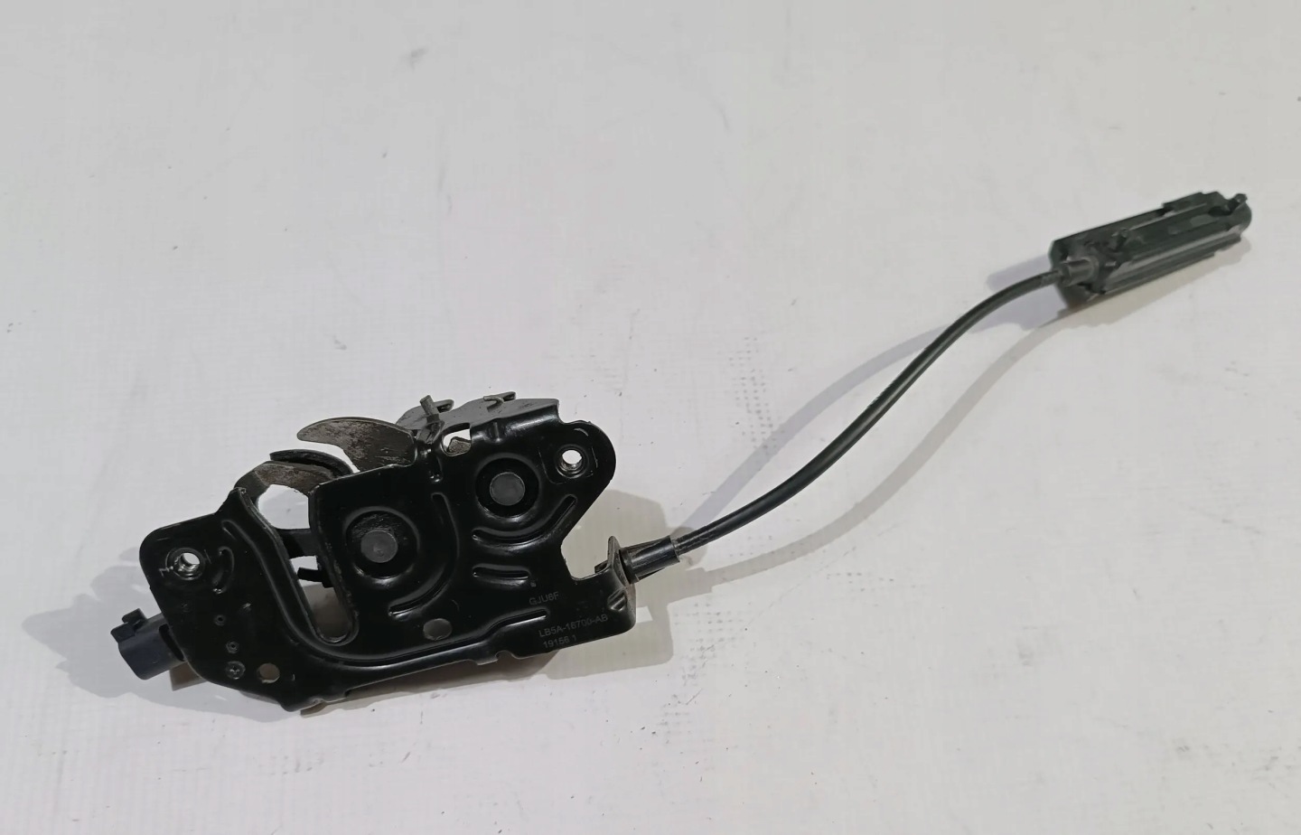 lock rope bonnets pokrywy of the engine Ford Explorer 2020