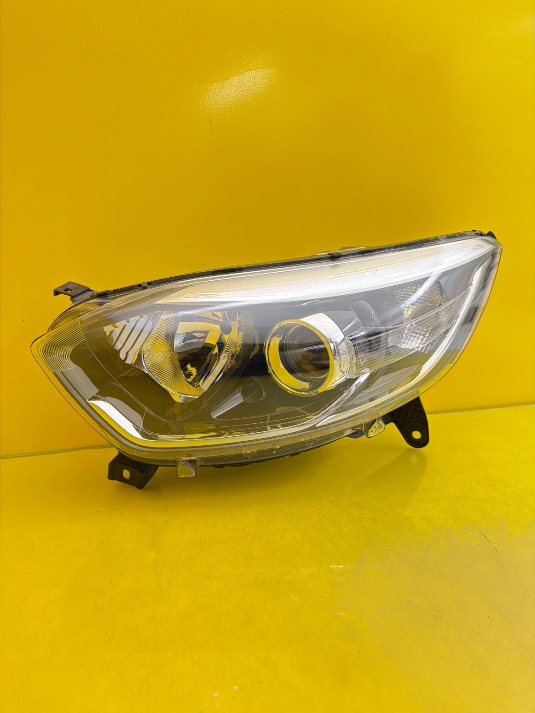 light left front Renault Captur and 1 2013-2016 260603859R