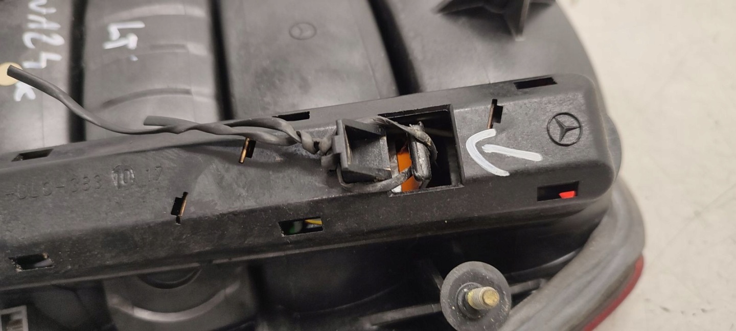 light rear part rear left Mercedes W124 2,2b