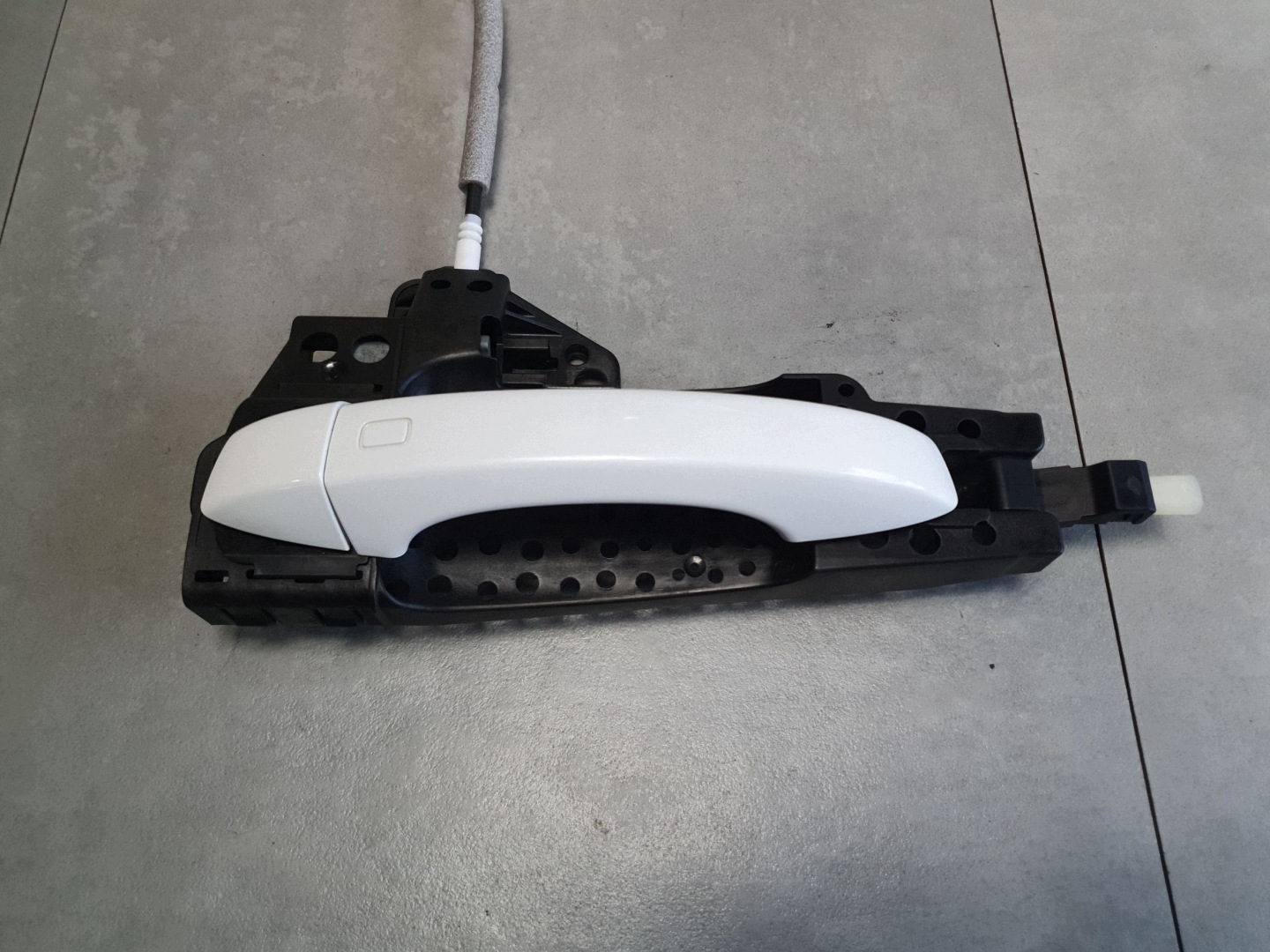 Audi Q7 4M handle exterior left rear part 4H0837205