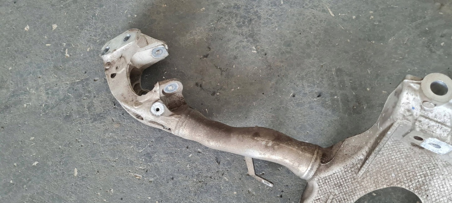 A4 B8 LIFT subframe sider axle beam axle beam front 8K0399315G A5 8T
