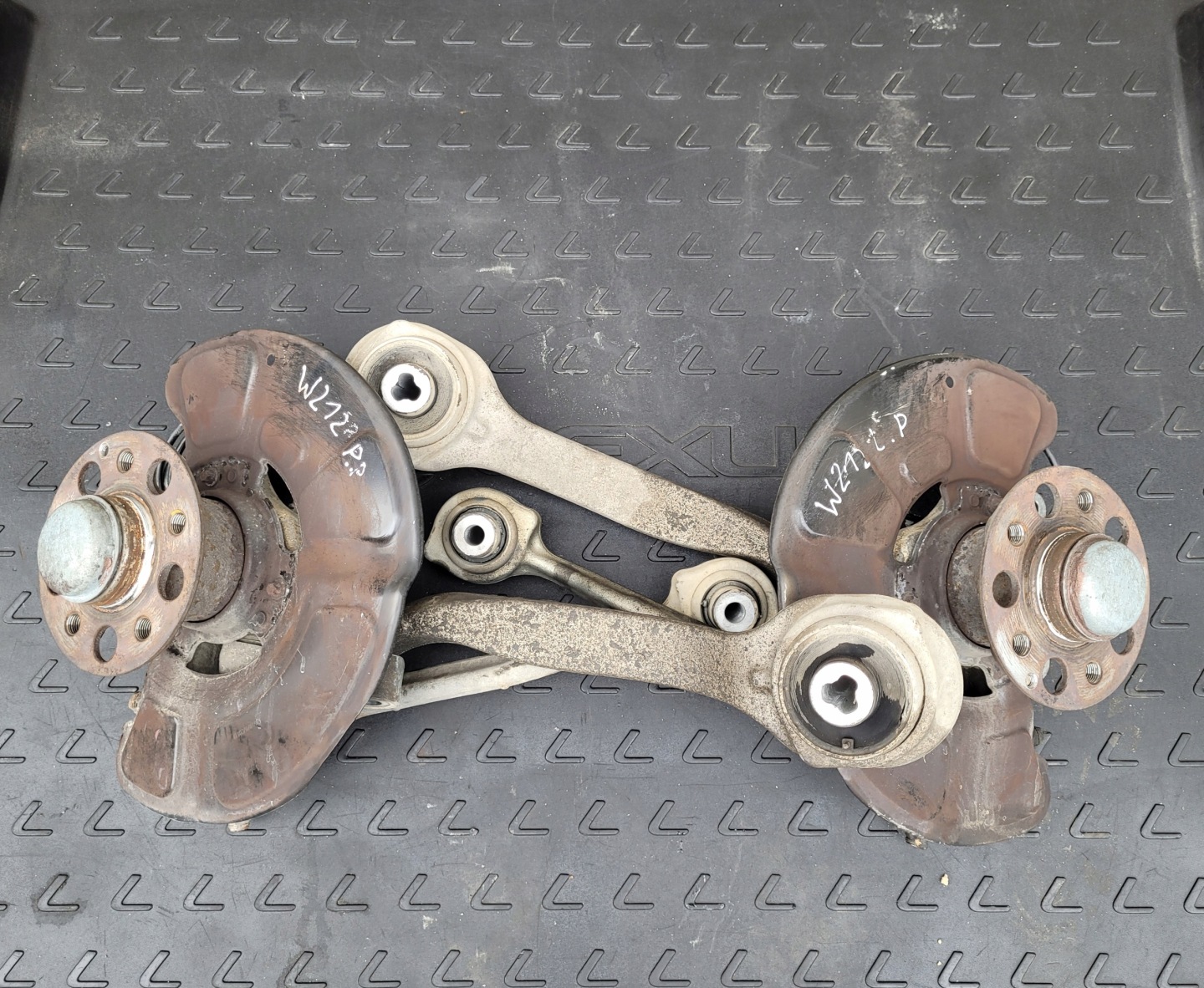 swing front right left MERCEDES W212 E300 2.2