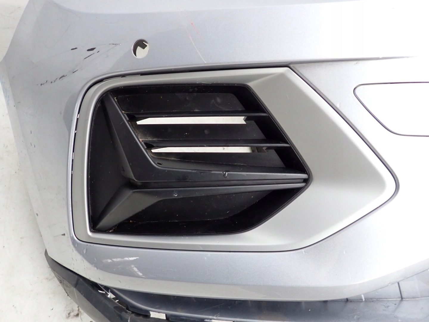 AUDI Q3 II 2 18-> bumper front front PDC