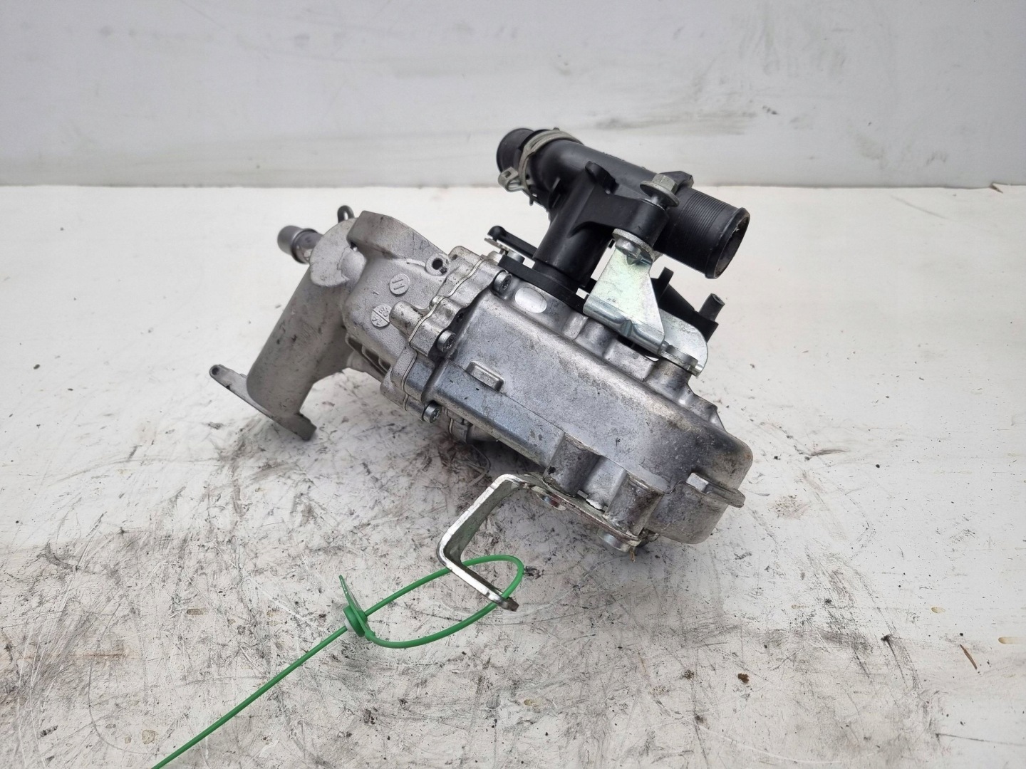 Abgaskuehler AGR AGR-Ventil FM5Q-9D475-AA02 FORD KUGA MK2 TRANSIT CONNECT