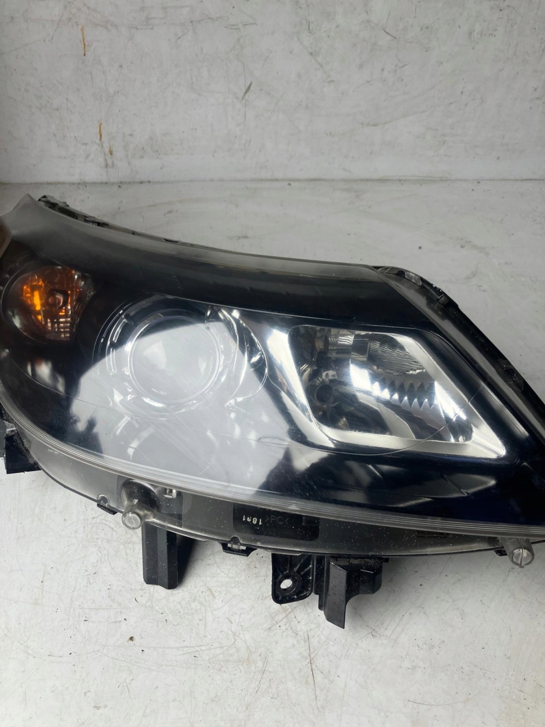light right front XENON RENAULT LATITUDE 260105696R