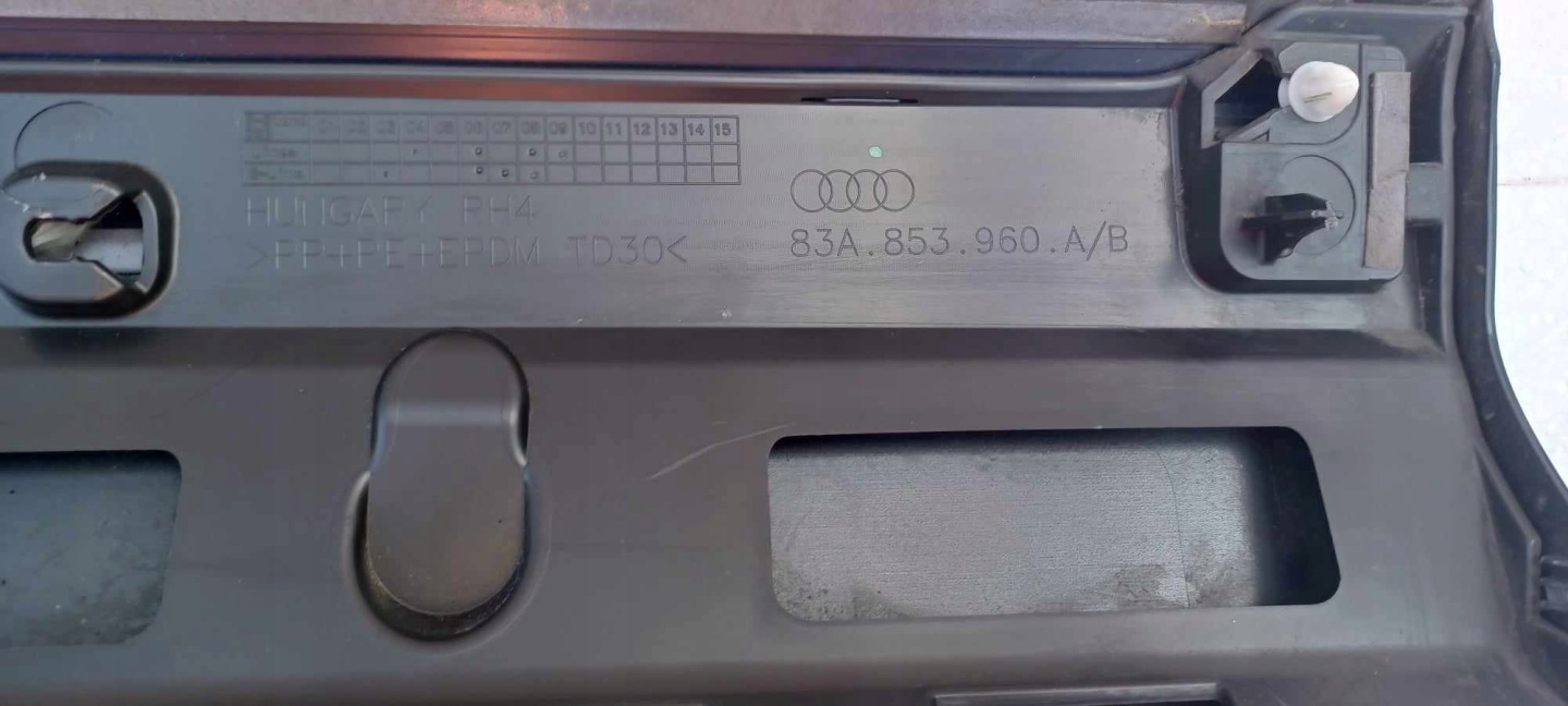 moulding door right front AUDI Q3 II F3 83A853960
