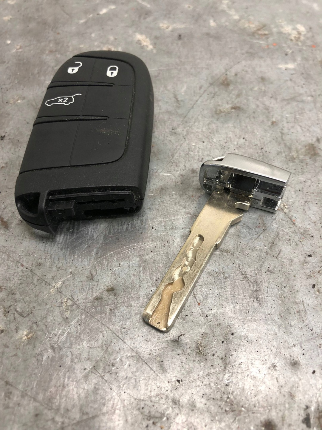 key PILOT JEEP COMPASS II 68250350AB