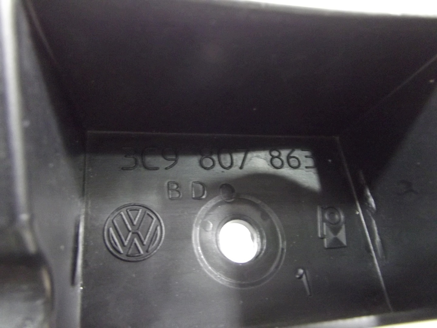 VW Passat B6 kombi bumper bracket rear part 3C9807863