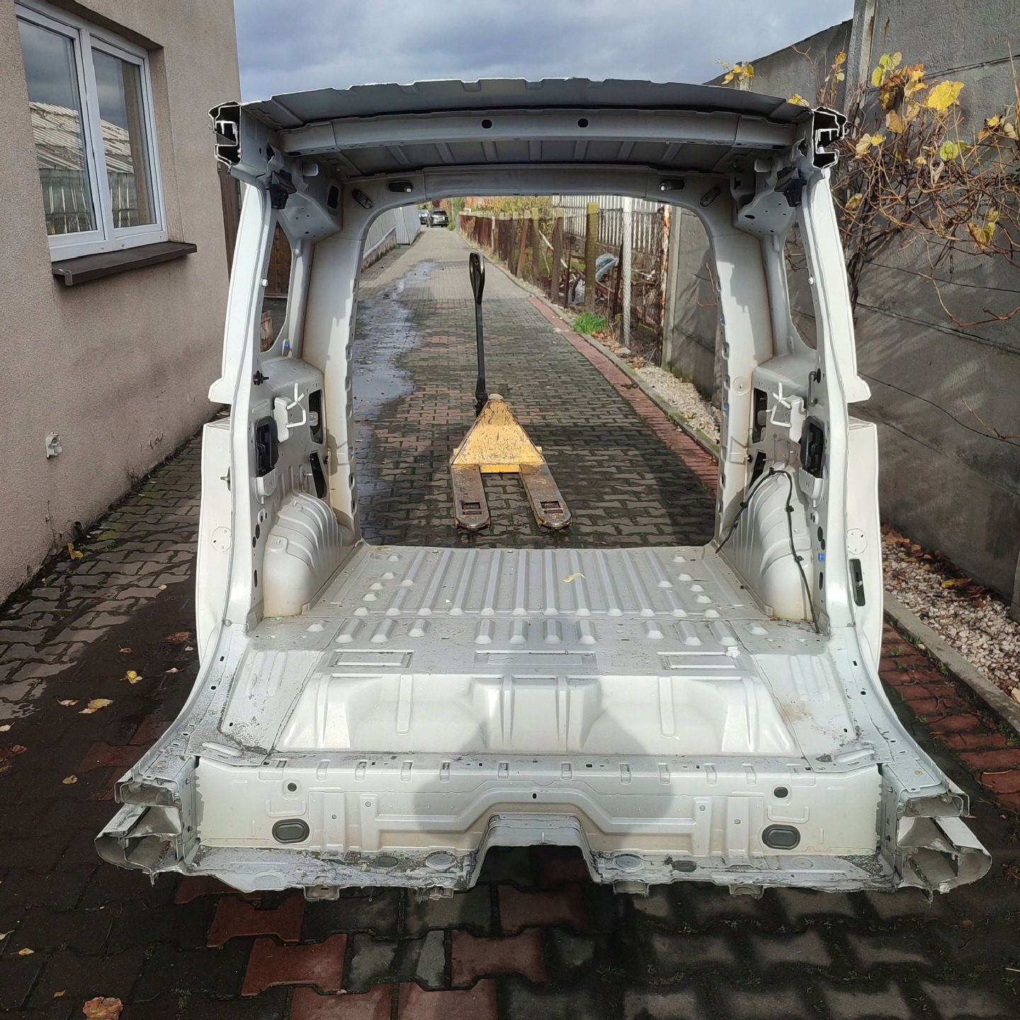 quarter rear Peugeot Rifter