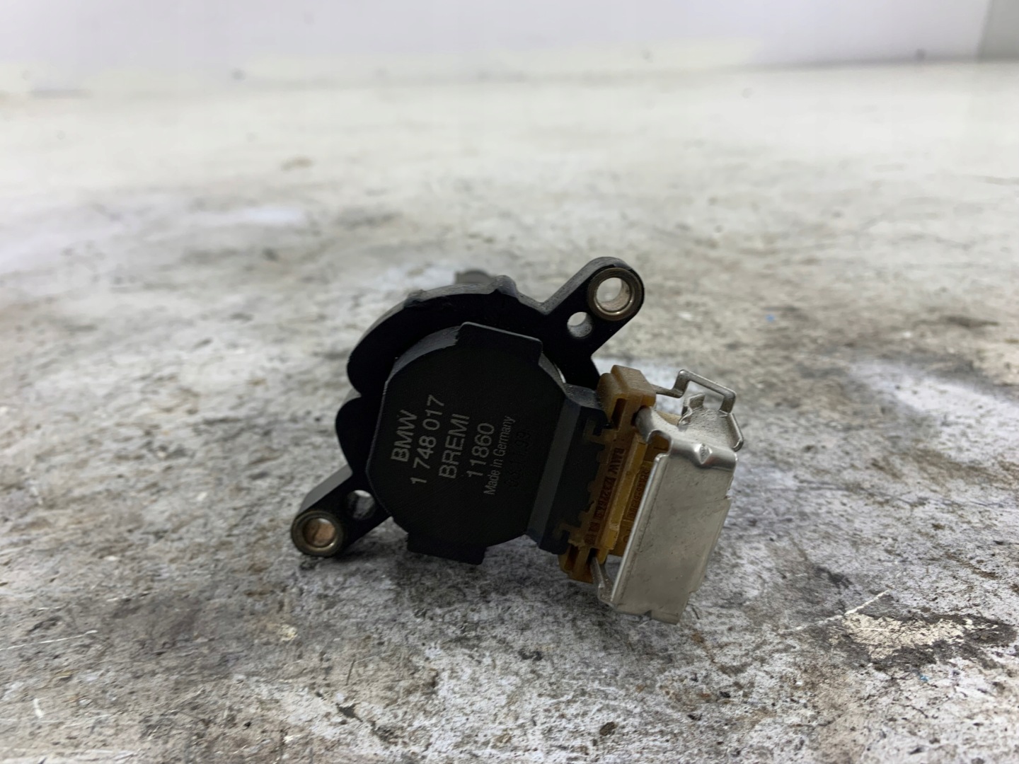 BMW E46 2.2 coil ignition 1748017