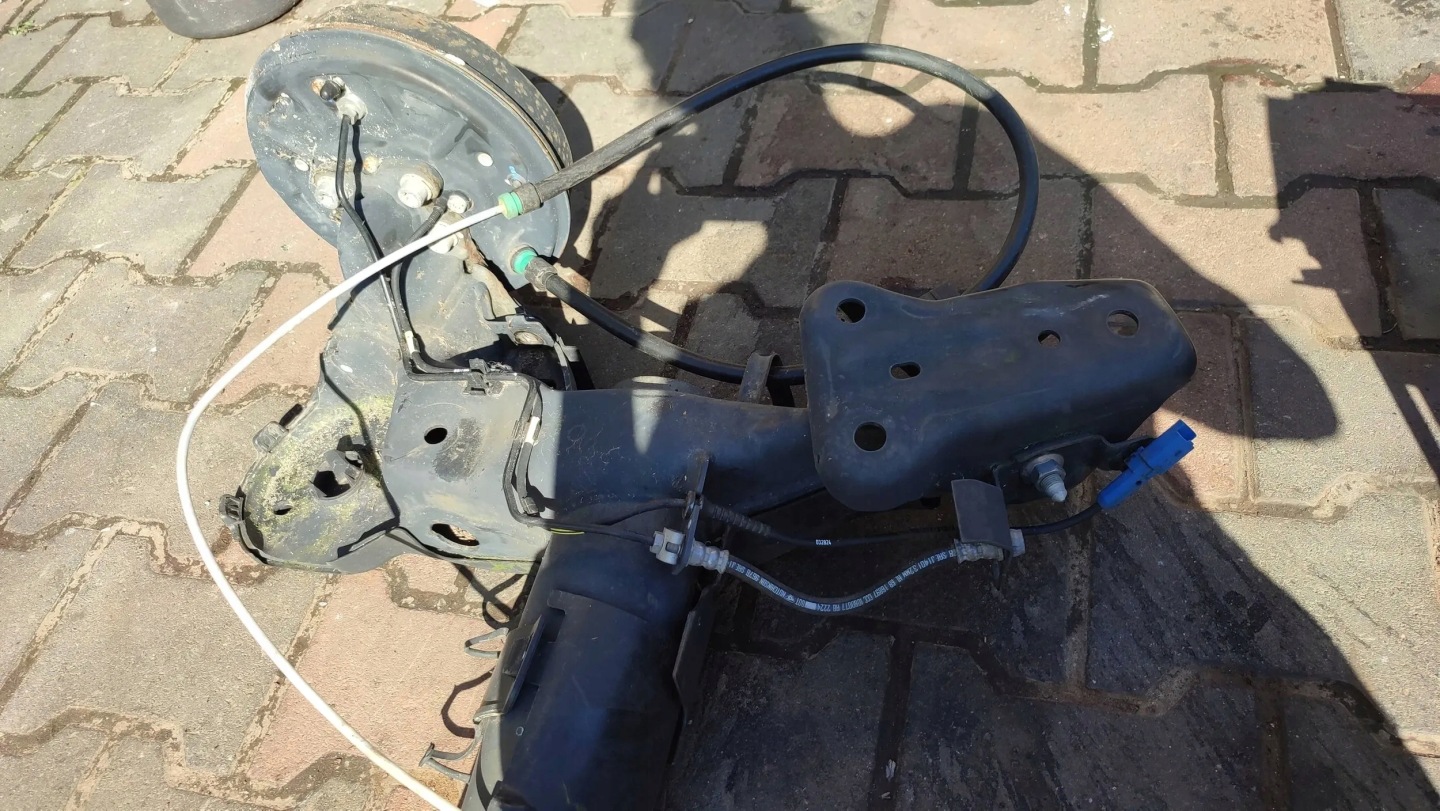 Citroen C4 Cactus 2019 sider rear part axis