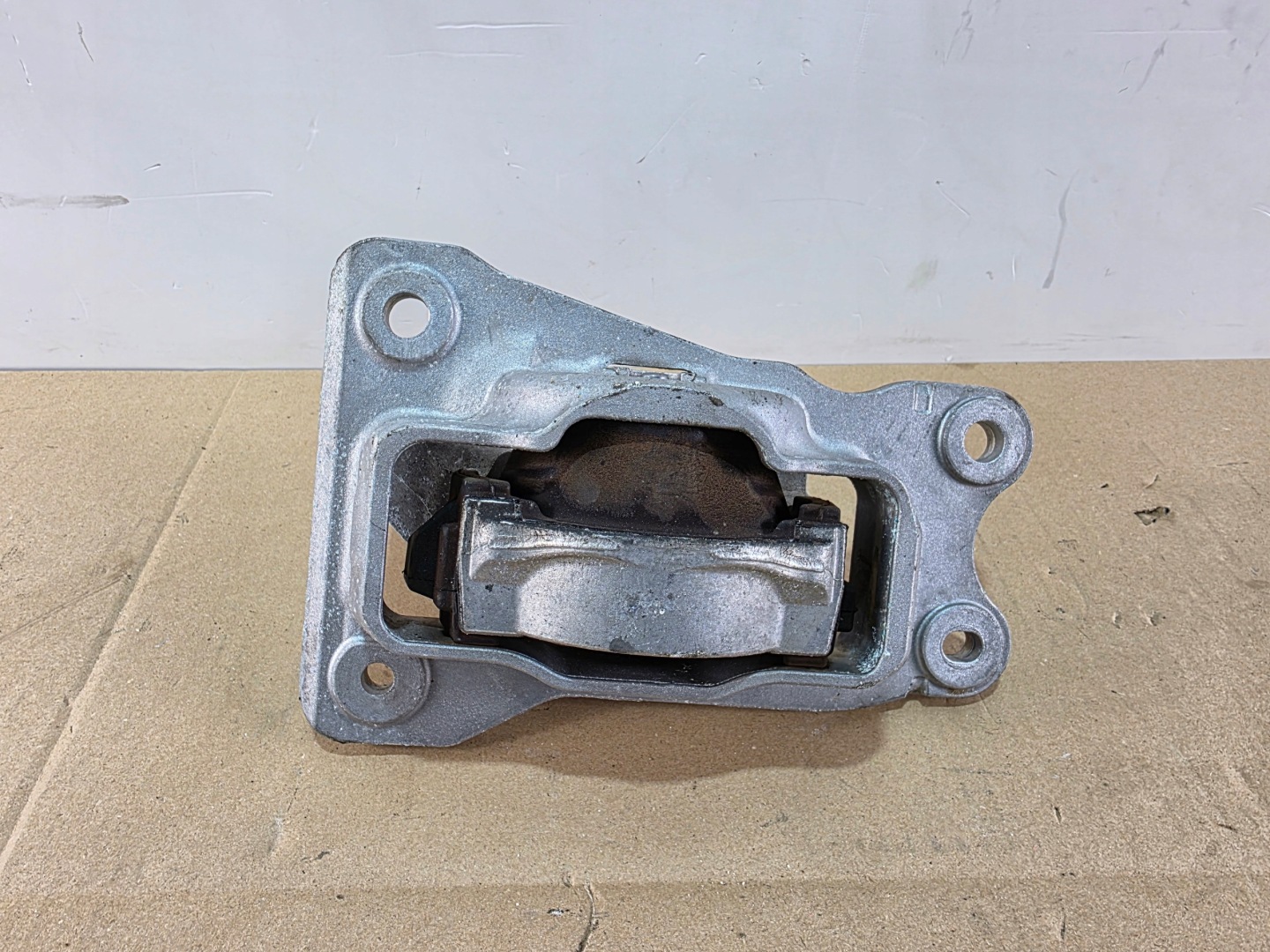holder engine mount left VOLVO XC60 II XC90 II LIFT 32255205