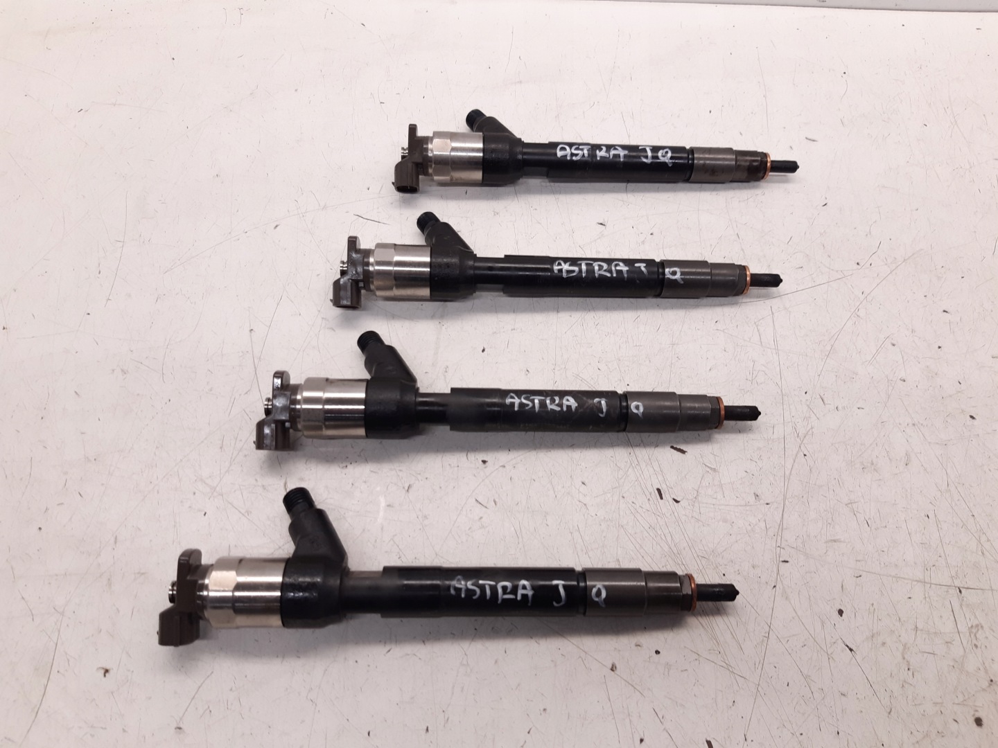 injector 1,6 CDTI 55570012 Opel Astra J