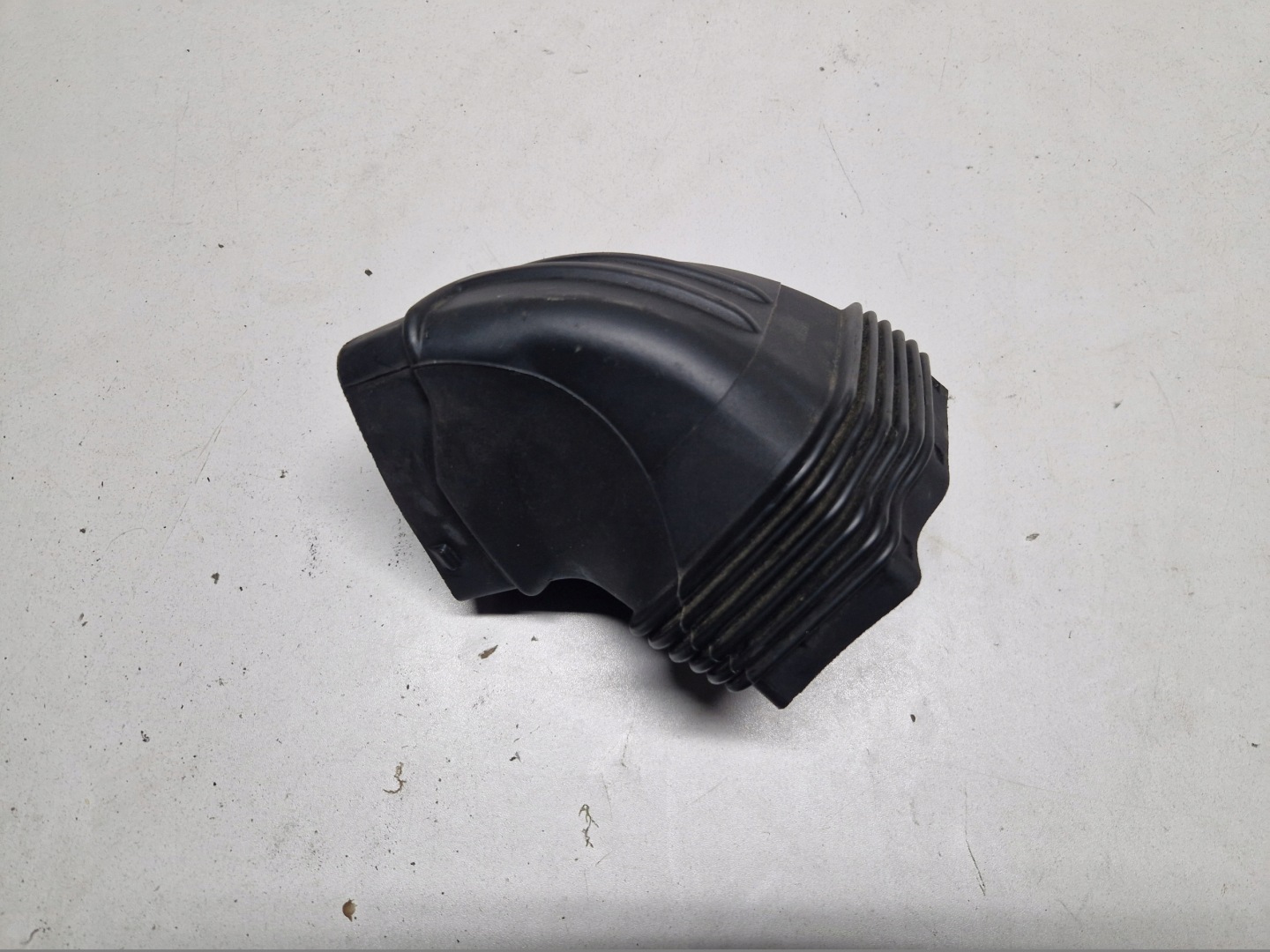hose pipe air hose AUDI A6 C6 A6C6 4F0129739B