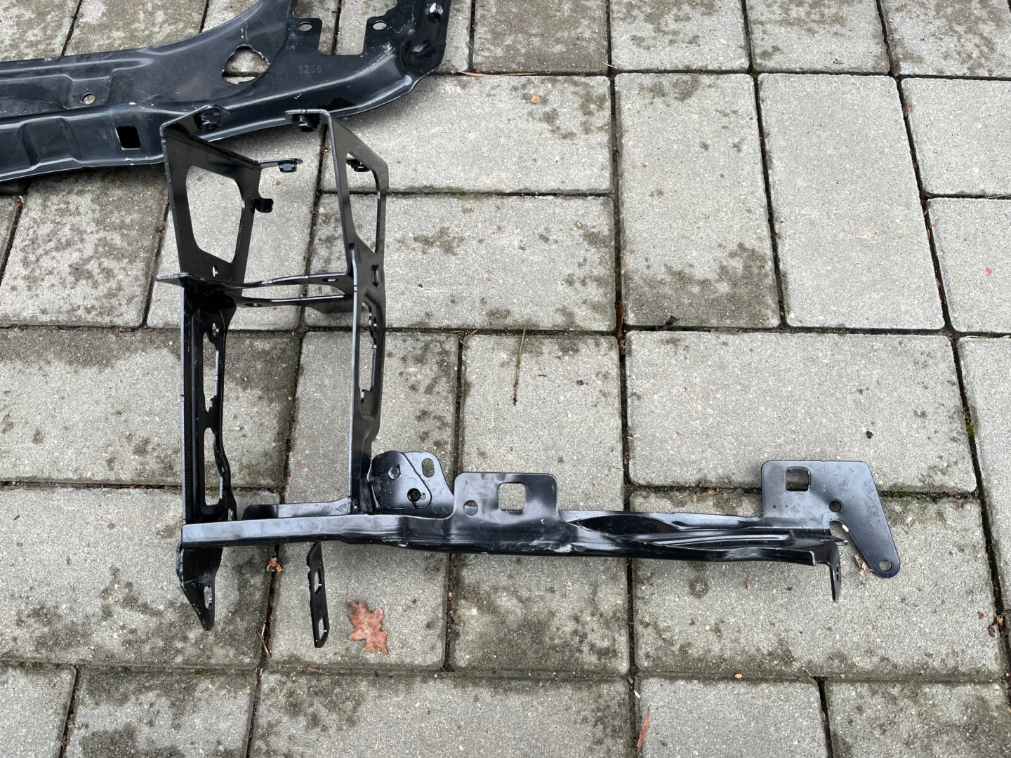 BMW F30 F20 F22 support panel for radiators pillar upper 12