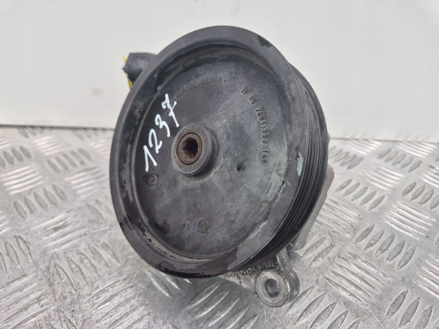 Mercedes E250 CGI W212 M271 servo pump A0064666801