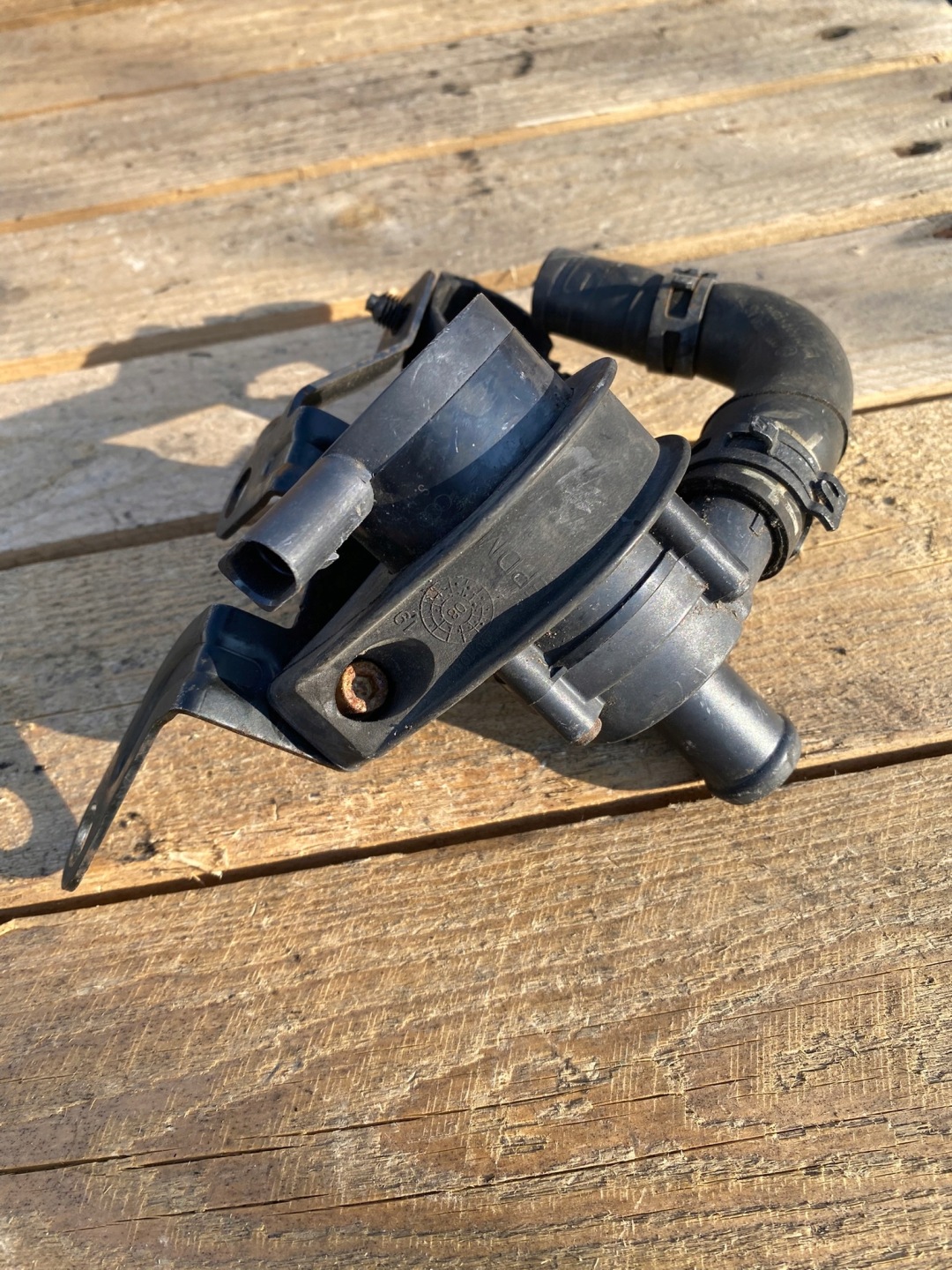 water pump holder VW PASSAT 1.4TFSI 1K0121093BJ