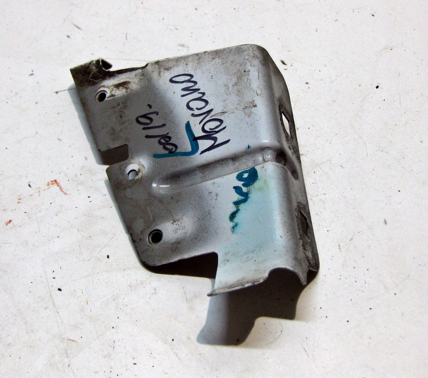 OPEL MOVANO B staffa parafango sinistra anteriore 641C30003R