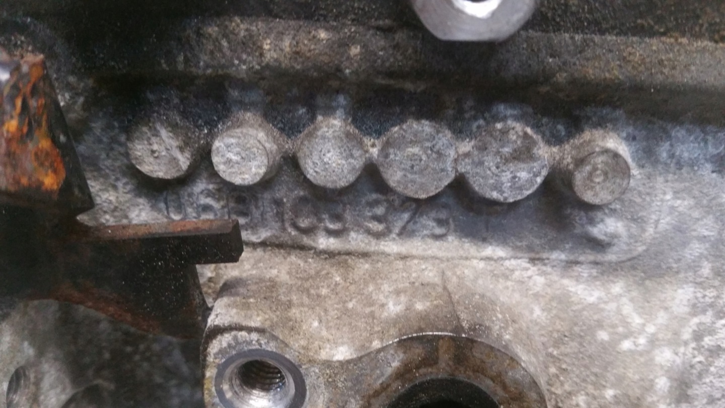 TESTATA 06B103323T VW Passat B5