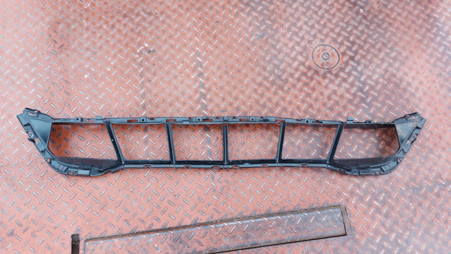 grid of a bumper central front front lower BMW 5 G60 G61 m-packet 22